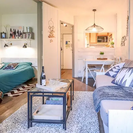 Nid Douillet A Proximite Des Pistes *