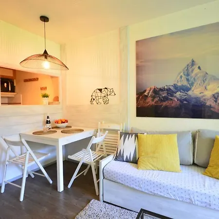 Nid Douillet A Proximite Des Pistes *