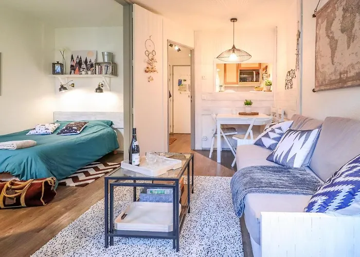 Nid Douillet A Proximite Des Pistes *