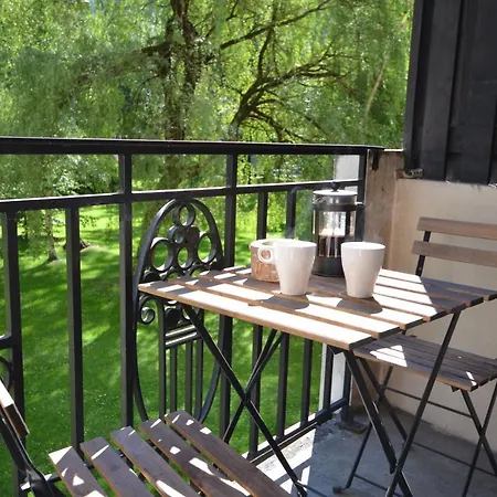 Nid Douillet A Proximite Des Pistes *